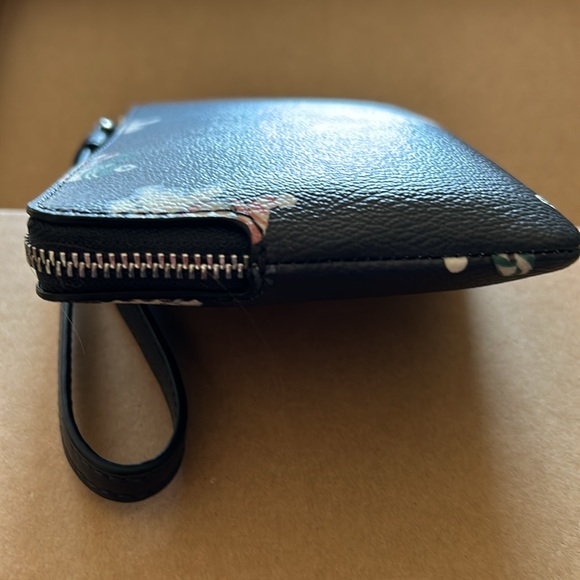 Coach snowman corner zip wristlet with 2 charms! Snowman and Charms Boxed set. - Picture 9 of 11